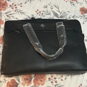 Ralph Lauren Black Messenger Bag with Sleek Design